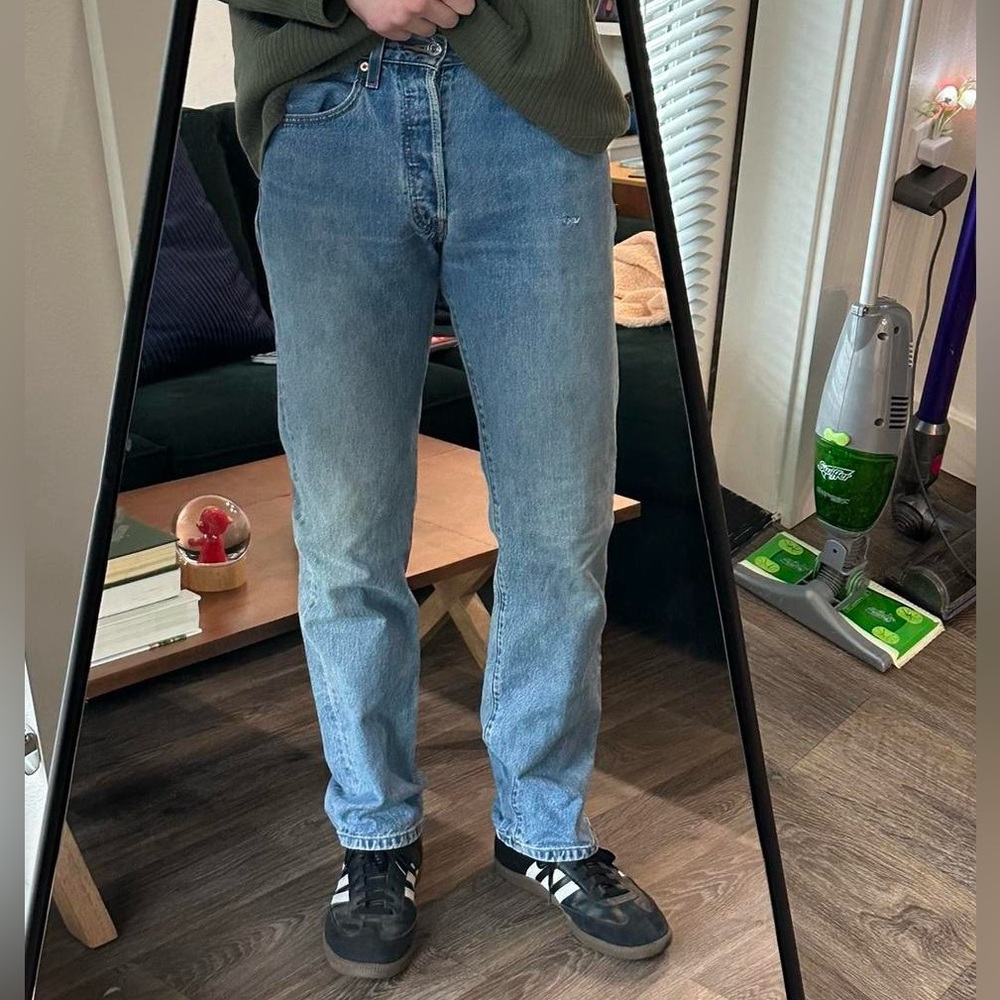 Vintage early 2000s Levi’s light wash jeans